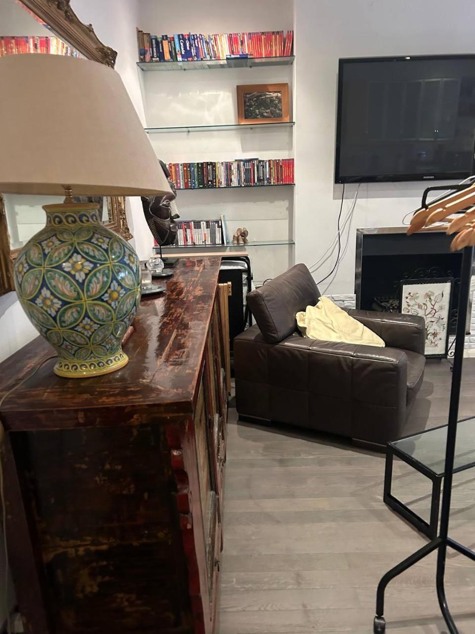 Large Studio Flat In Kensington London Eksteriør bilde